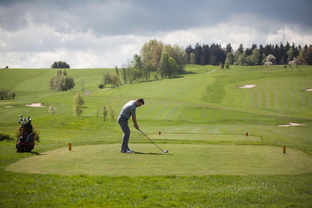 Grund Resort Golf And Ski Mladé Buky Extérieur photo