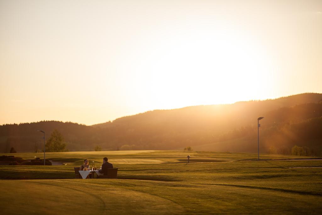 Grund Resort Golf And Ski Mladé Buky Extérieur photo