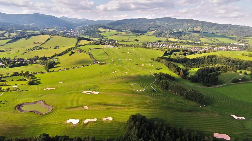 Grund Resort Golf And Ski Mladé Buky Extérieur photo