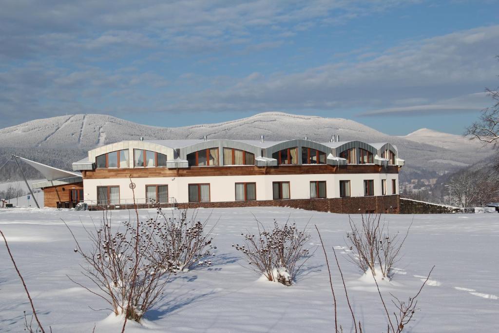 Grund Resort Golf And Ski Mladé Buky Extérieur photo